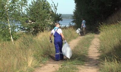 Ярославские студенты убрали с Рыбинского водохранилища 20 кубометров мусора