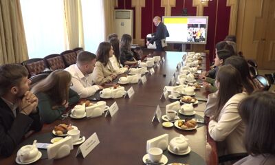 В здании правительства Ярославской области прошел деловой завтрак яркие представителями молодежи
