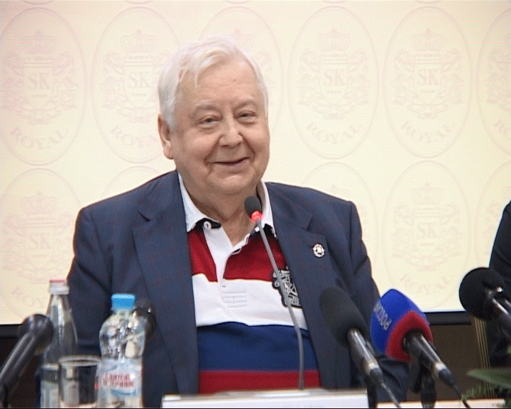 Олег Табаков пообщался с журналистами