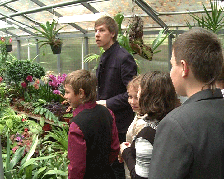 В оранжерее экзотических растений прошла экскурсия для школьников