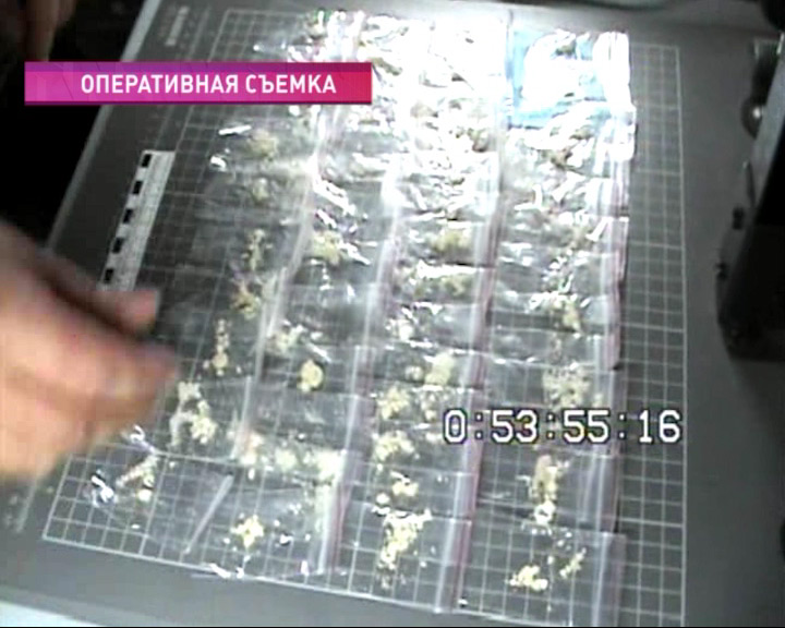 В квартире мужчины найдено порядка двухсот пакетиков с наркотиками