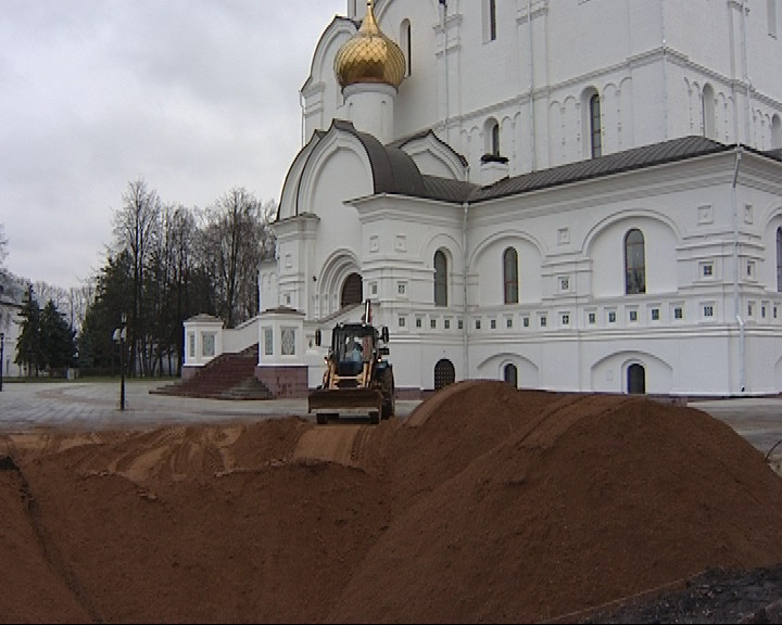 Раскопки возле Успенского собора начали консервировать