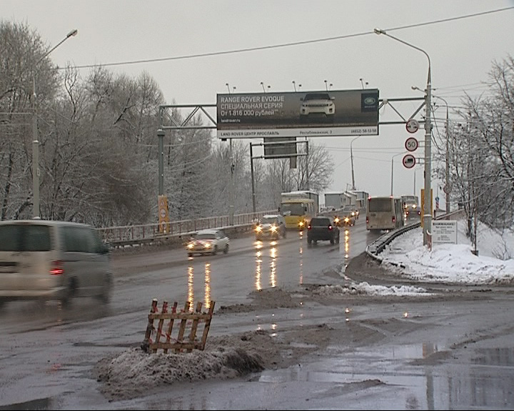 Автолюбители предлагают оставить разделение на Октябрьском мосту через Волгу