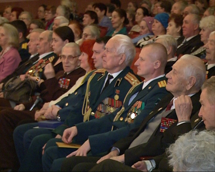 В ДК Добрынина поздравили защитников Отечества
