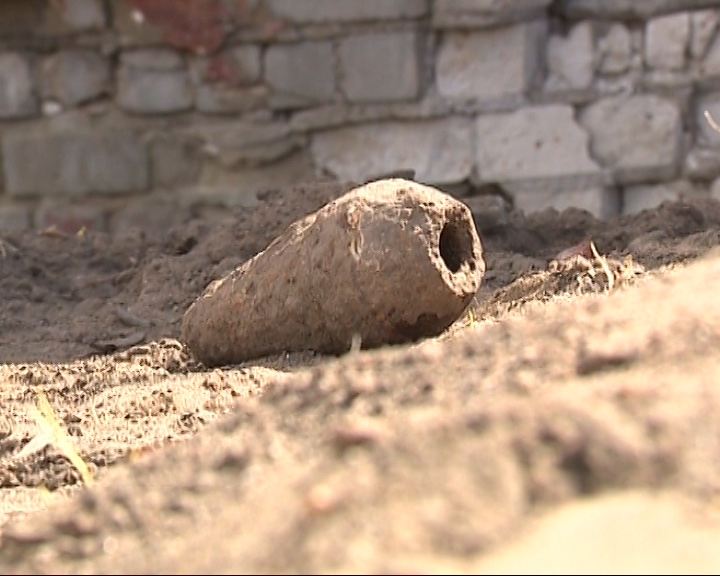 Около гаражей в Красноперекопском районе найдена мина