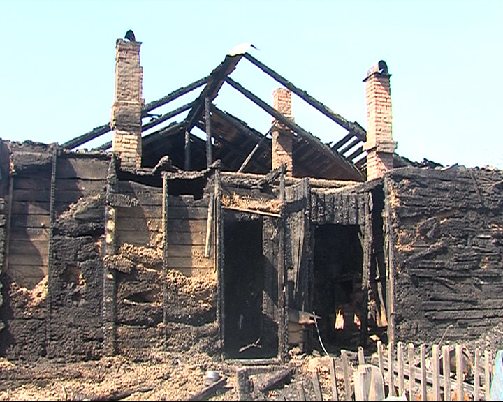 В поселке Толга горел одноэтажный жилой дом