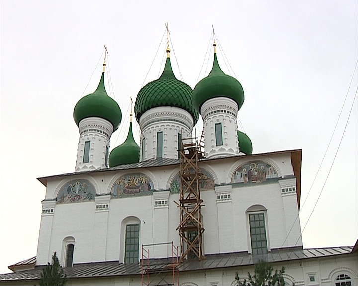 Купола Свято-Введенского Толгского монастыря отреставрируют