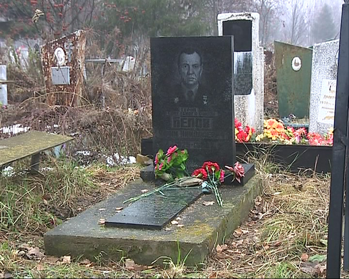 К юбилею Победы в Ярославской области начали восстанавливать могилы Героев Советского Союза