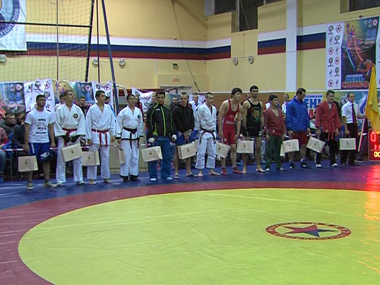 В Костроме прошла матчевая встреча между сильнейшими костромскими и ярославскими борцами