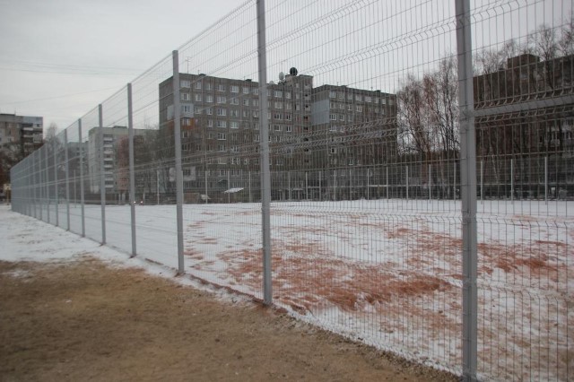 На территории гимназии №3 появилась новая спортивная площадка