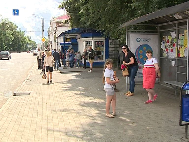 В Ярославле могут запретить курить на остановках