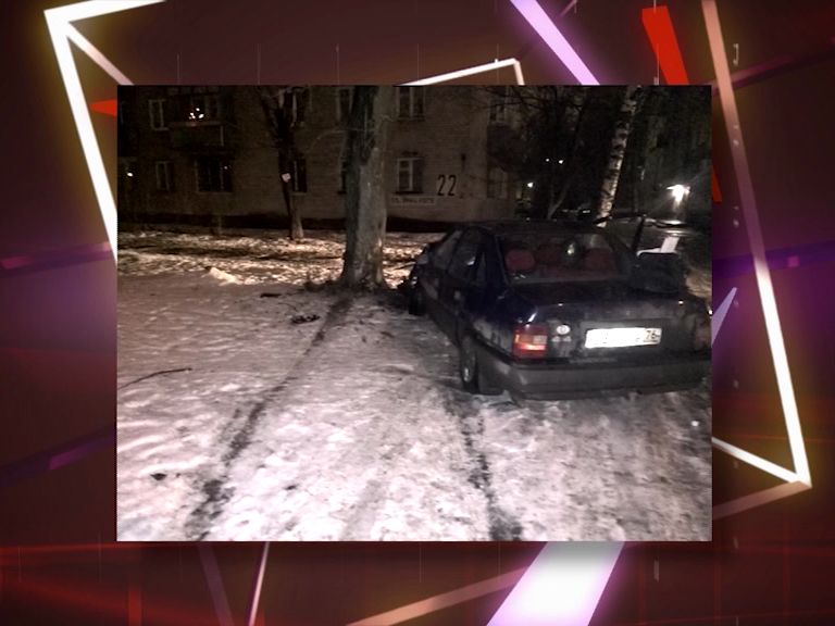 В Брагине пьяная девушка на своем авто протаранила дерево