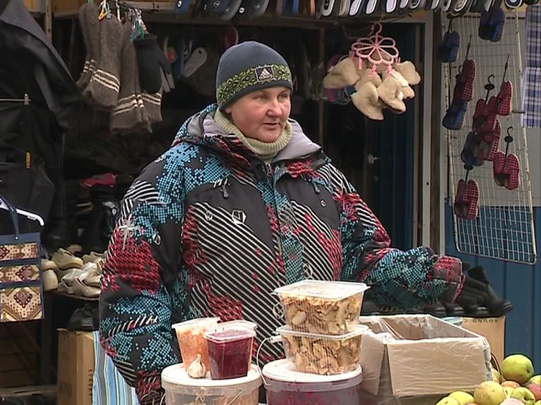 Базар 1. Дачник на рынке. Торговые места для дачников и садоводов. «Рынки Ярославля»2003г.