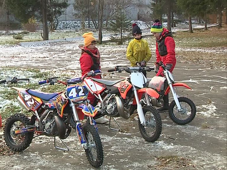Призерам первенства России по мотокроссу подарили новые мотоциклы