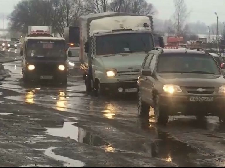 Ярославские автолюбители: При выезде с улицы Калинина на Костромскую дорогу , сама дорога –отсутствует