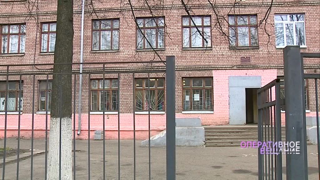 ЧП в ярославской школе: пятиклассник упал с третьего этажа на второй, катаясь на перилах