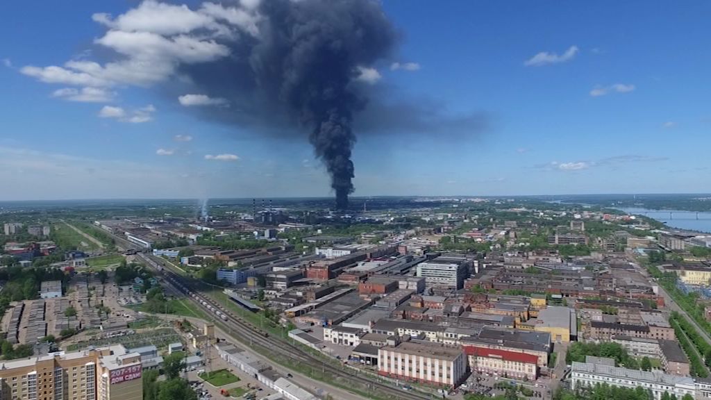 Для тушения огромного пожара в Ярославле вылетела авиация из Подмосковья