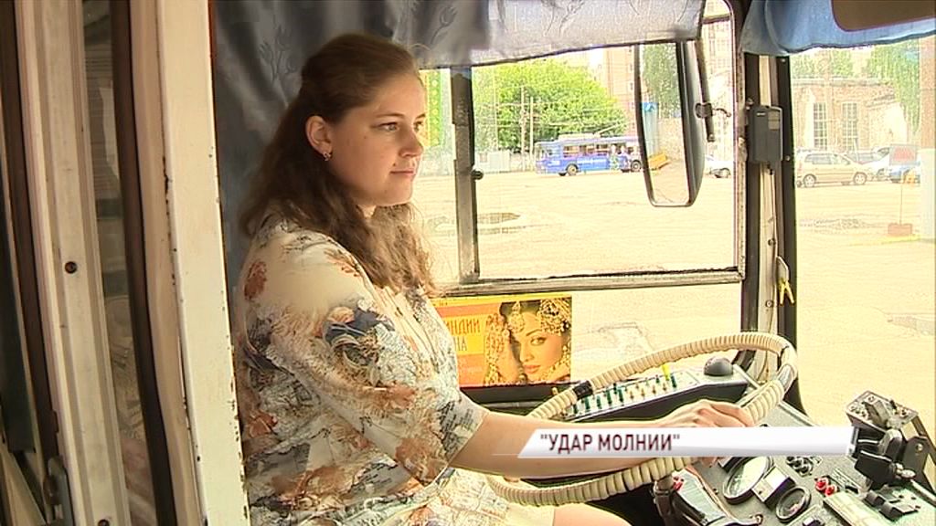Молодая девушка-водитель спасла пассажиров троллейбуса после удара молнии