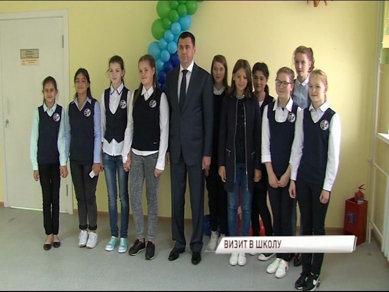 Глава региона Дмитрий Миронов оценил ход учебного процесса в новой школе в Туношне
