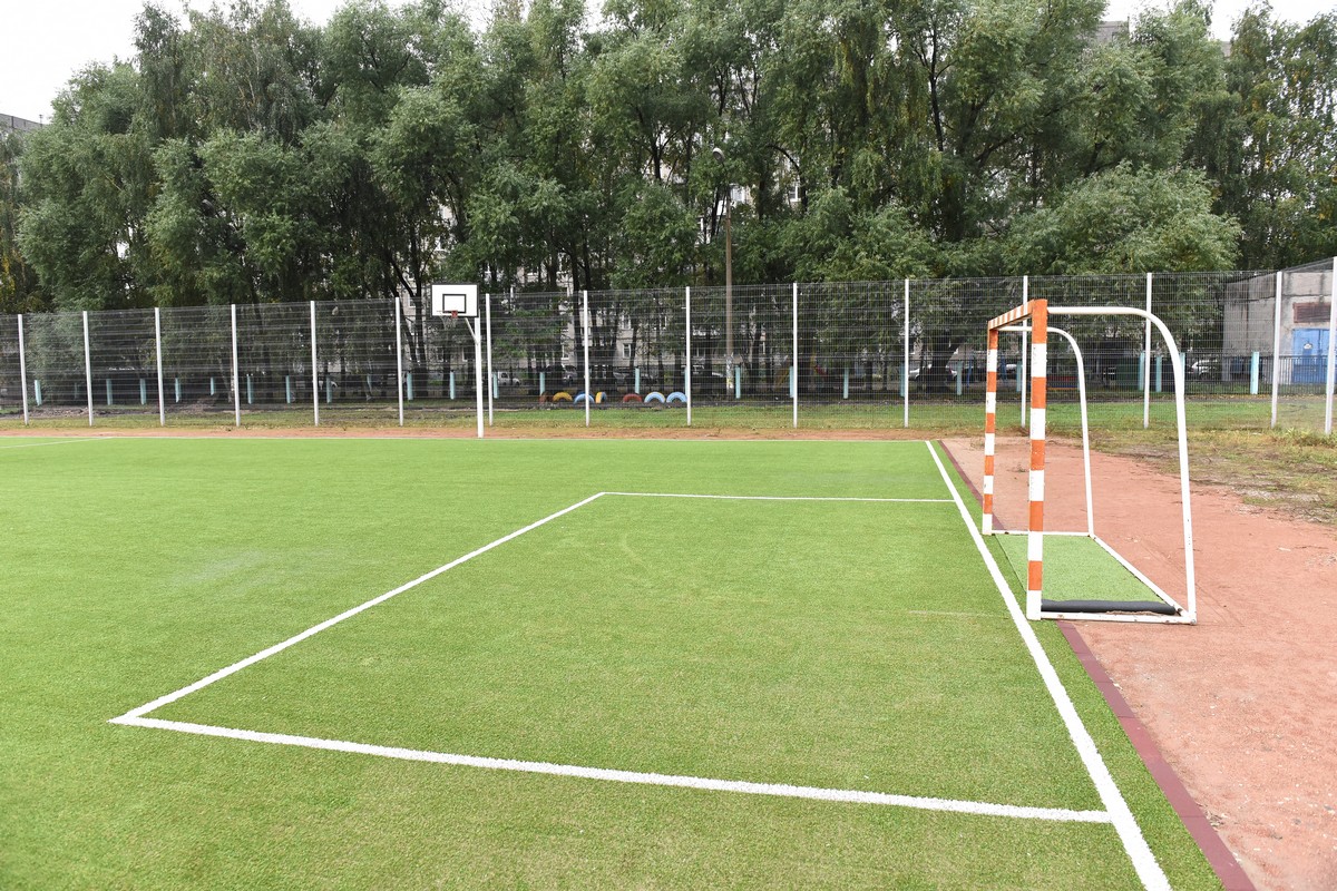 В Заволжском районе построили два новых футбольных поля