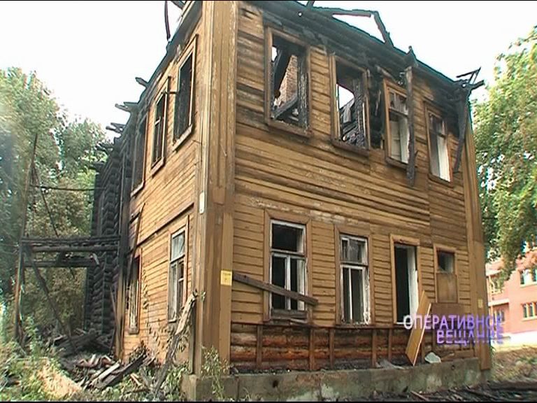 Горящий частный дом в центре Ярославля тушили пять часов