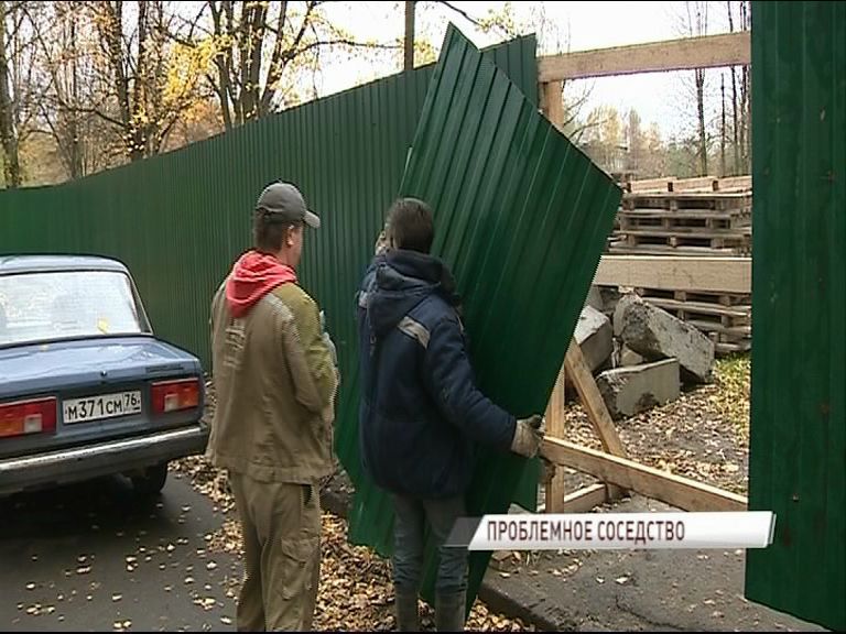 Родители, чьи дети ходят в детский сад на улице Урицкого, бьют тревогу: по соседству развернулась стройка