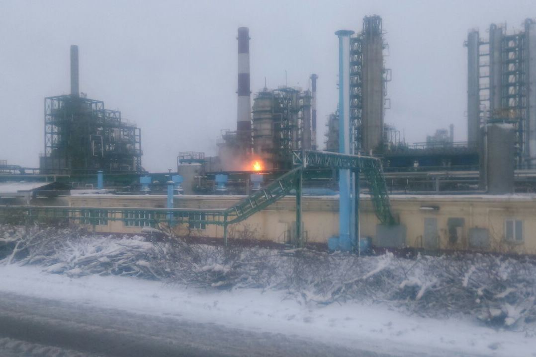 МЧС: на одной из установок ярославского НПЗ произошло возгорание