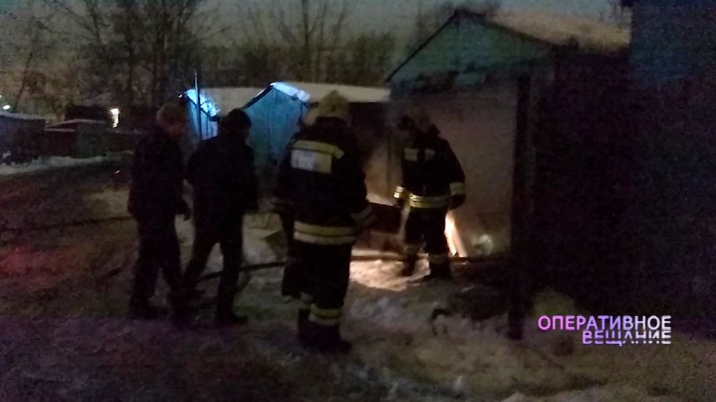 Вечерний переполох в Ленинском районе: на Угличской вспыхнул гараж