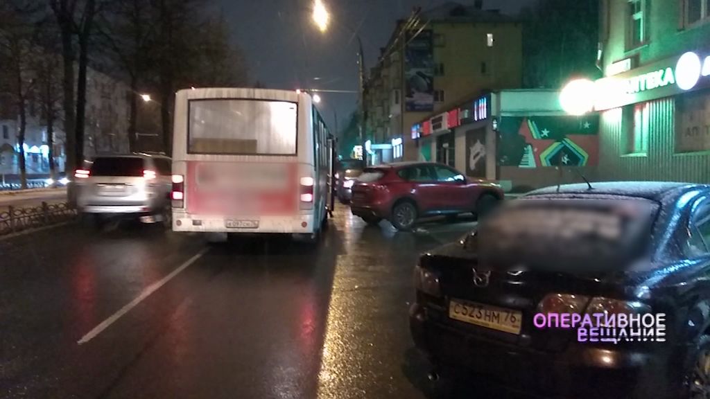 На проспекте Ленина в припаркованную «ГАЗель» врезалась маршрутка с пассажирами