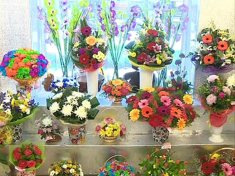Просто так цветы на 8 Марта не купишь: мэр ограничил места продажи цветов