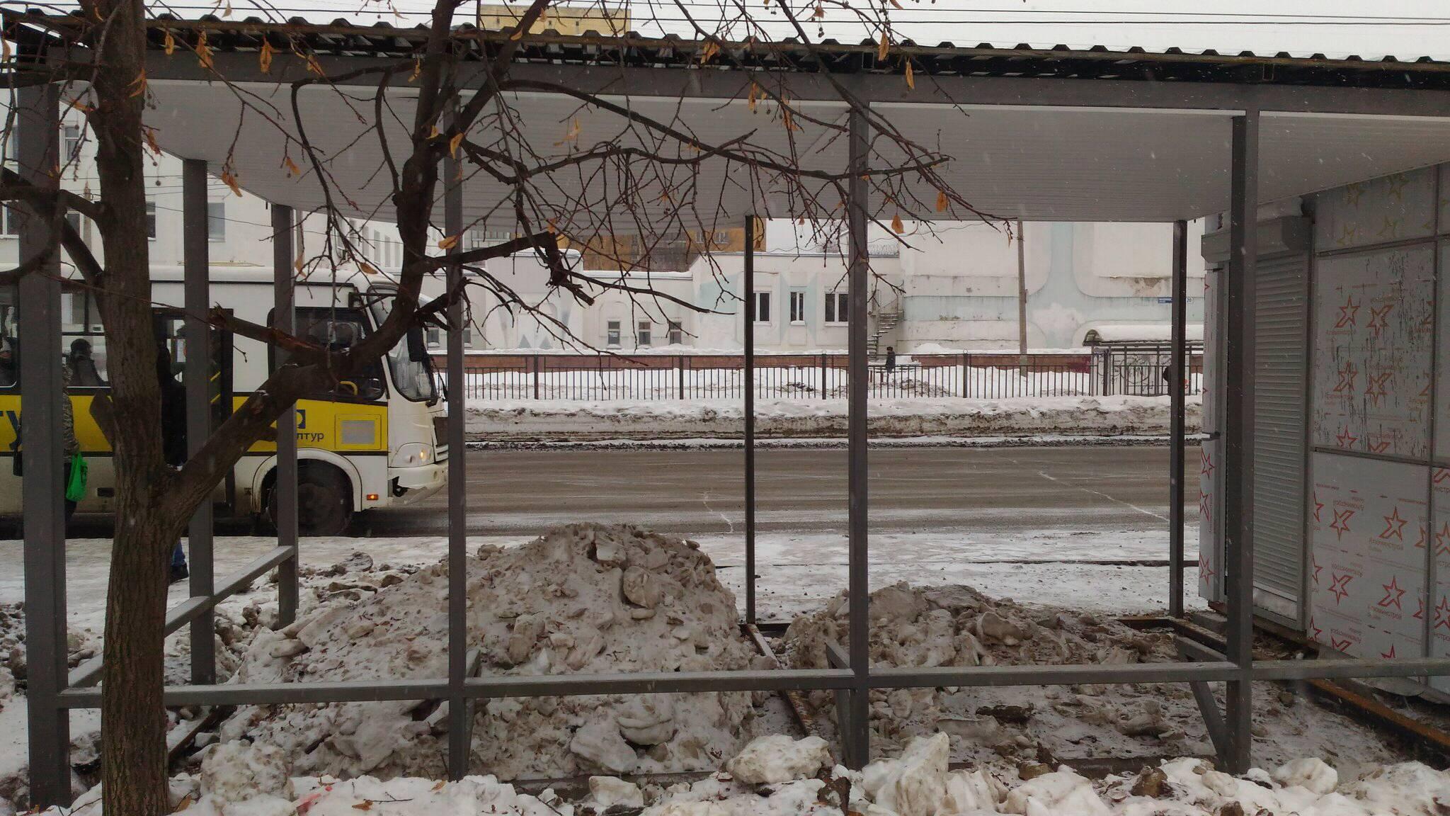 Нашли место: в Ярославле начали складировать снег в недостроенных  остановочных комплексах | Первый ярославский телеканал