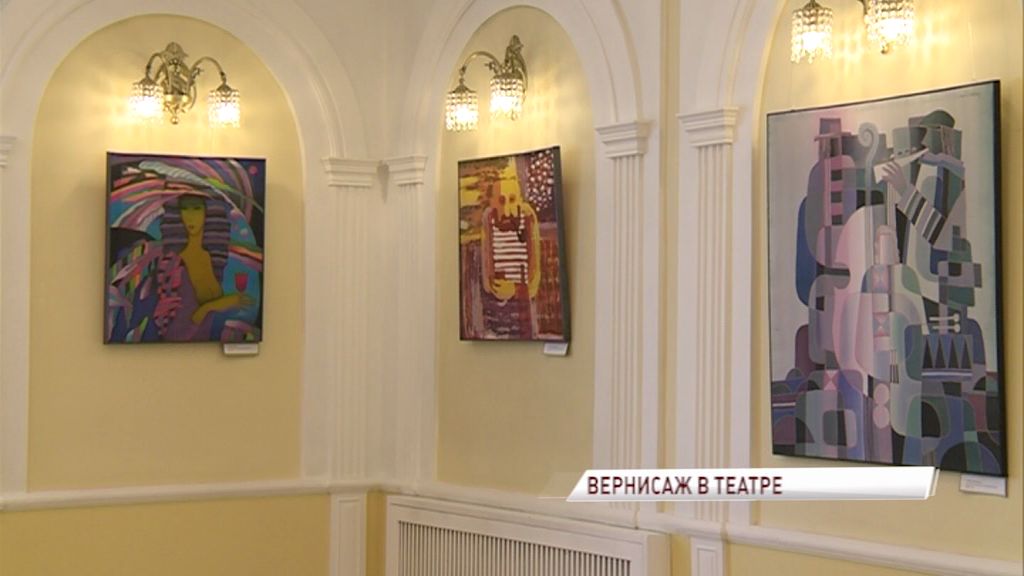 В фойе Волковского открылась выставка батиковых композиций