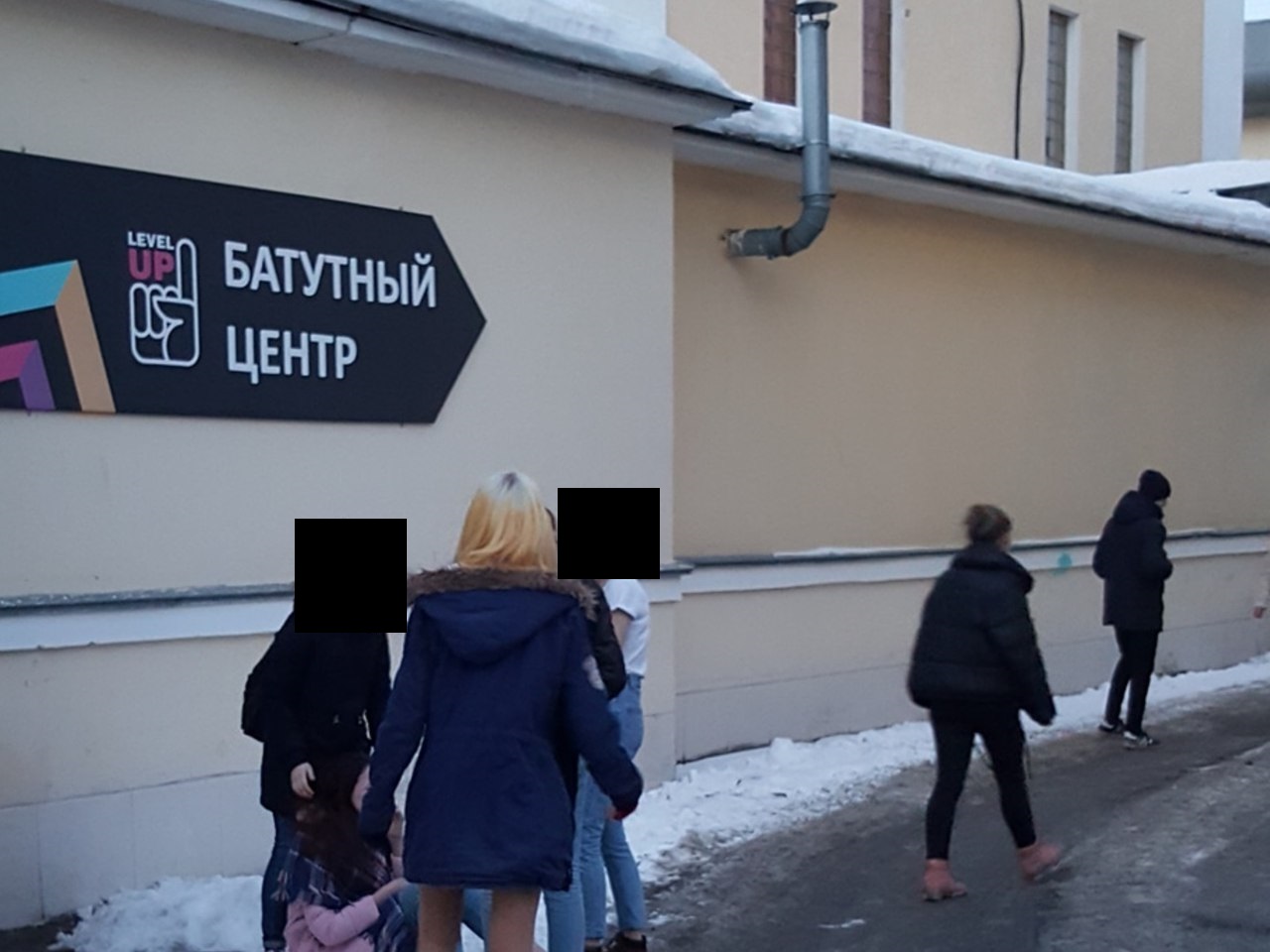 В Ярославле девочки-подростки побили сверстницу у торгового центра