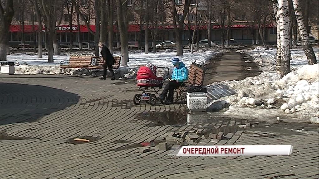 Плитка в парке на площади Мира тает со снегом: кто виноват и когда исправят недобросовестную работу