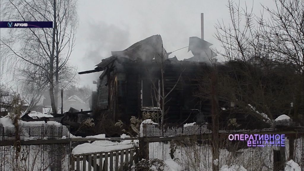 В деревне Шалаево пожарные тушили деревянный дом