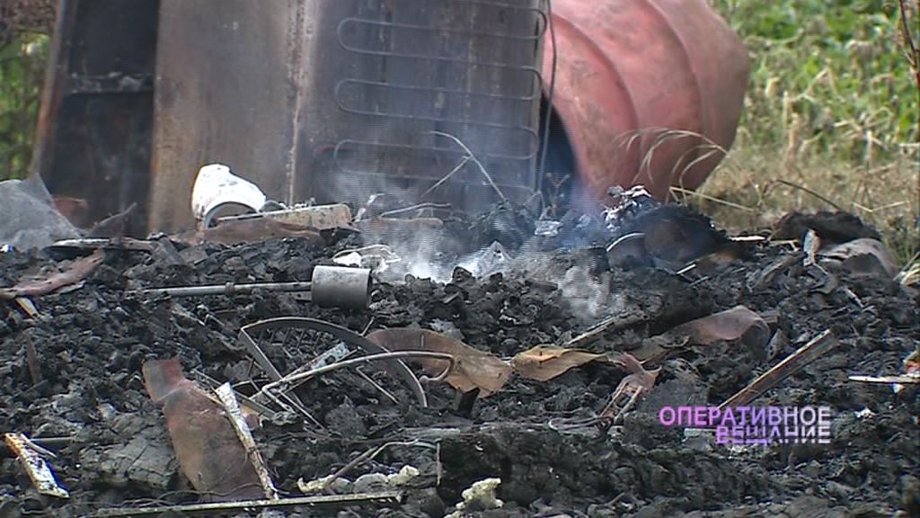 Сильный пожар в Даниловском районе уничтожил жилой дом