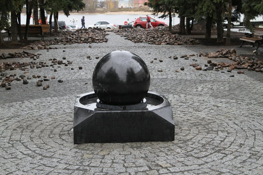 На бульваре Ушакова в Рыбинске появился крутящийся фонтан