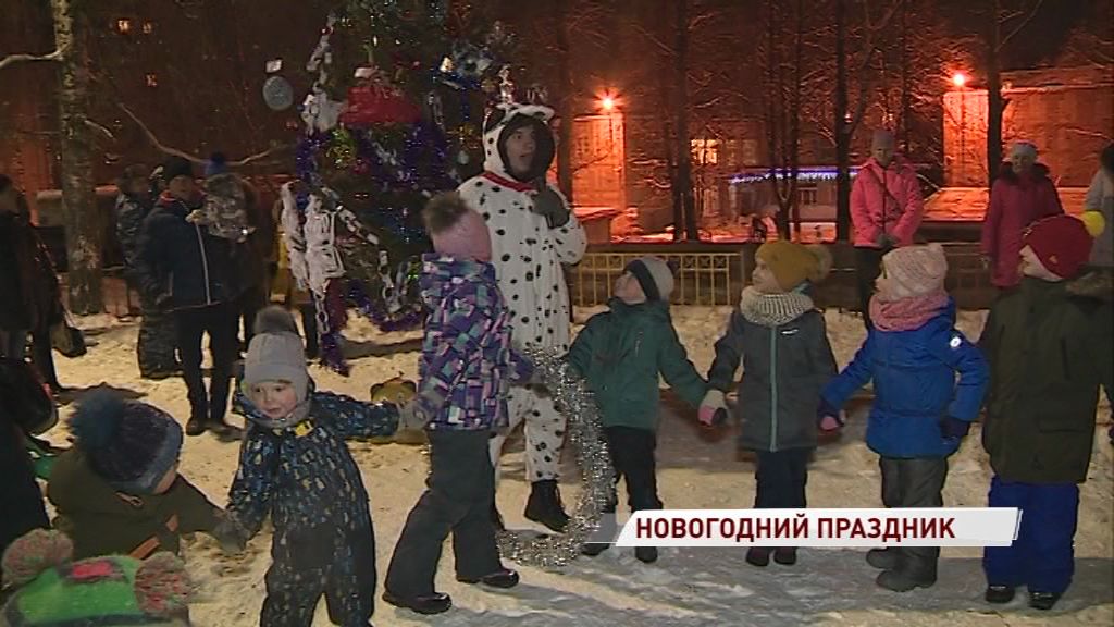 Большой новогодний праздник прошел во дворах Фрунзенского района