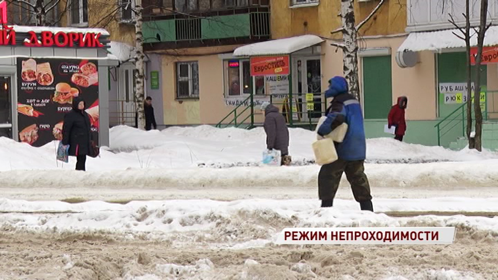 Город в режиме непроходимости: «Первый Ярославский» проверил качество уборки тротуаров