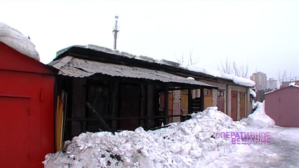 В шаге от большого пожара: в Ярославле загорелось несколько хозпостроек
