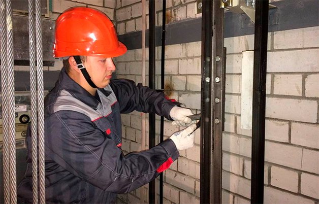Мэр Ярославля о замене лифтов: «Подрядчик срывает все сроки сдачи»