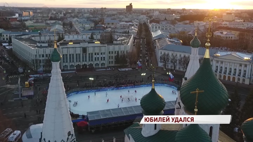 Хоккейный праздник удался: как прошел матч легенд на Советской площади