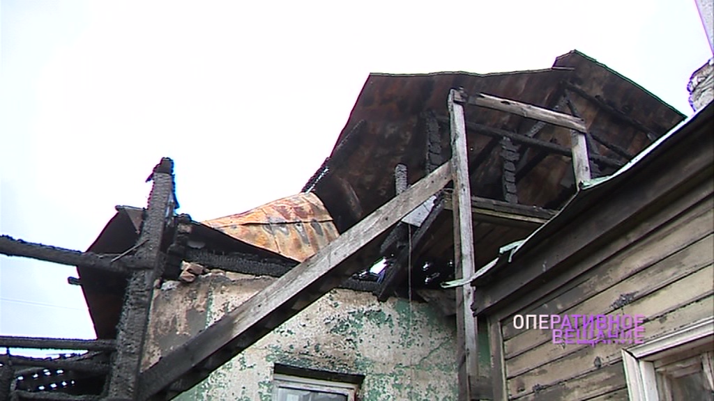 Неизвестные подожгли дом на две семьи в Ярославле