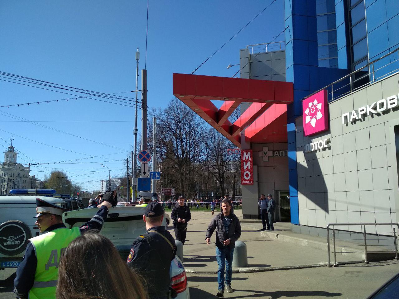 Из Ярославского торгового центра эвакуировали посетителей и персонал