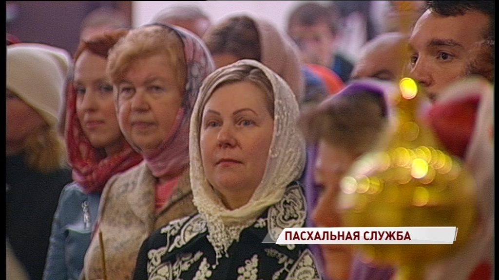 Верующие Ярославля отметили Пасху крестным ходом и праздничной службой