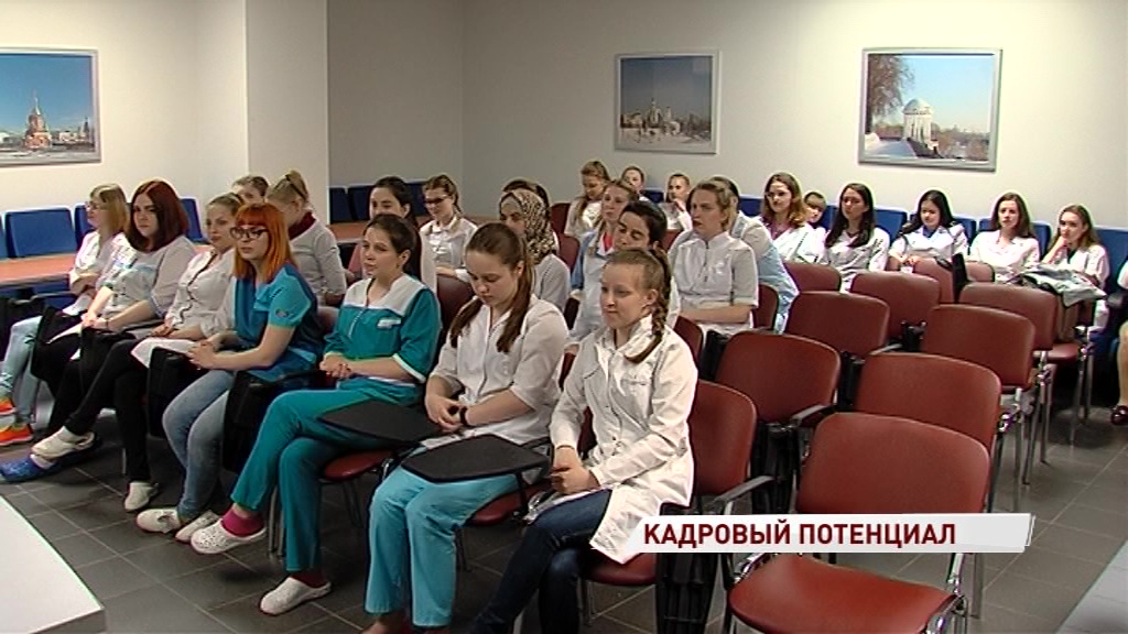 Студенты-медики познакомились с работой областного перинатального центра
