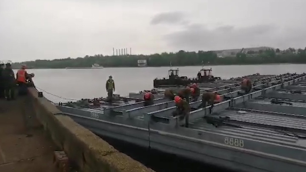 В Ярославской области начали строить понтонный мост