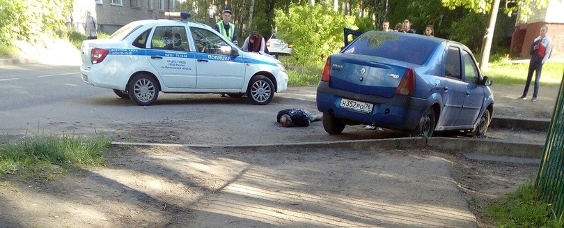 «Полицейские еле подняли»: в Ярославле задержали сильно пьяного водителя