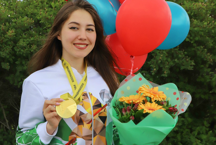 Дмитрий Миронов поздравил ярославну - победительницу WorldSkills