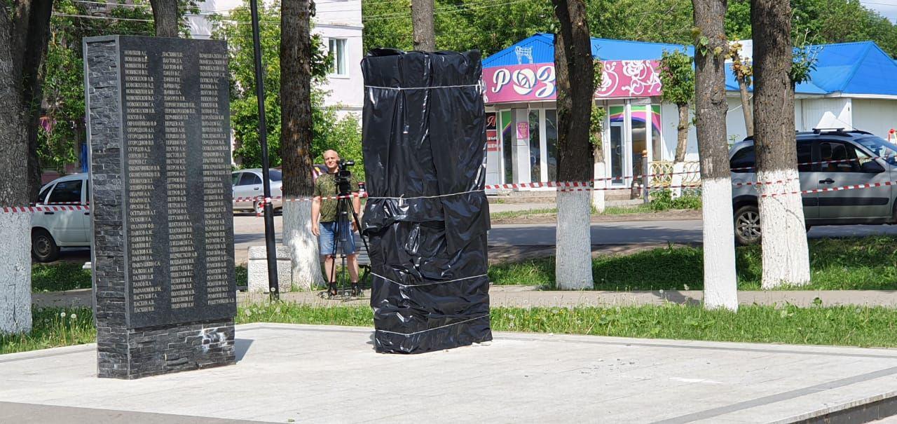 Новые подробности ЧП в Гаврилов-Яме: мальчик сам залез на монумент и тот не удержался на месте